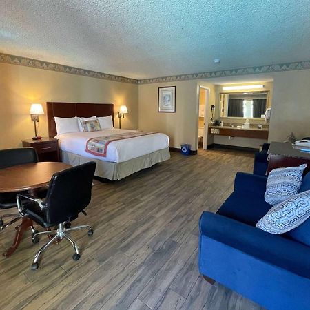 Travelodge By Wyndham Costa Mesa Newport Beach Hacienda Buitenkant foto