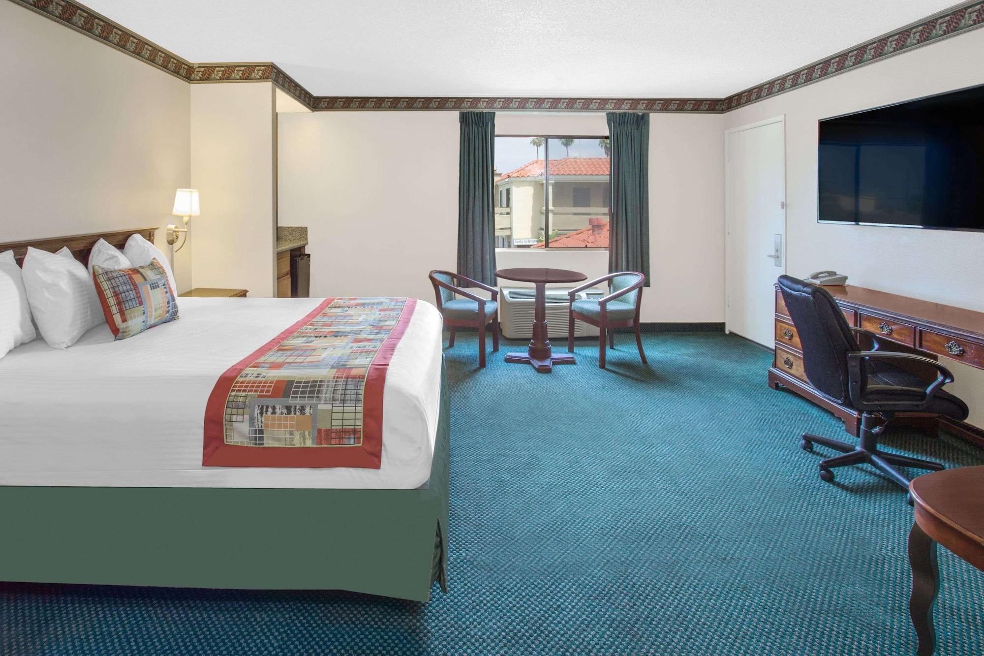 Travelodge By Wyndham Costa Mesa Newport Beach Hacienda Buitenkant foto