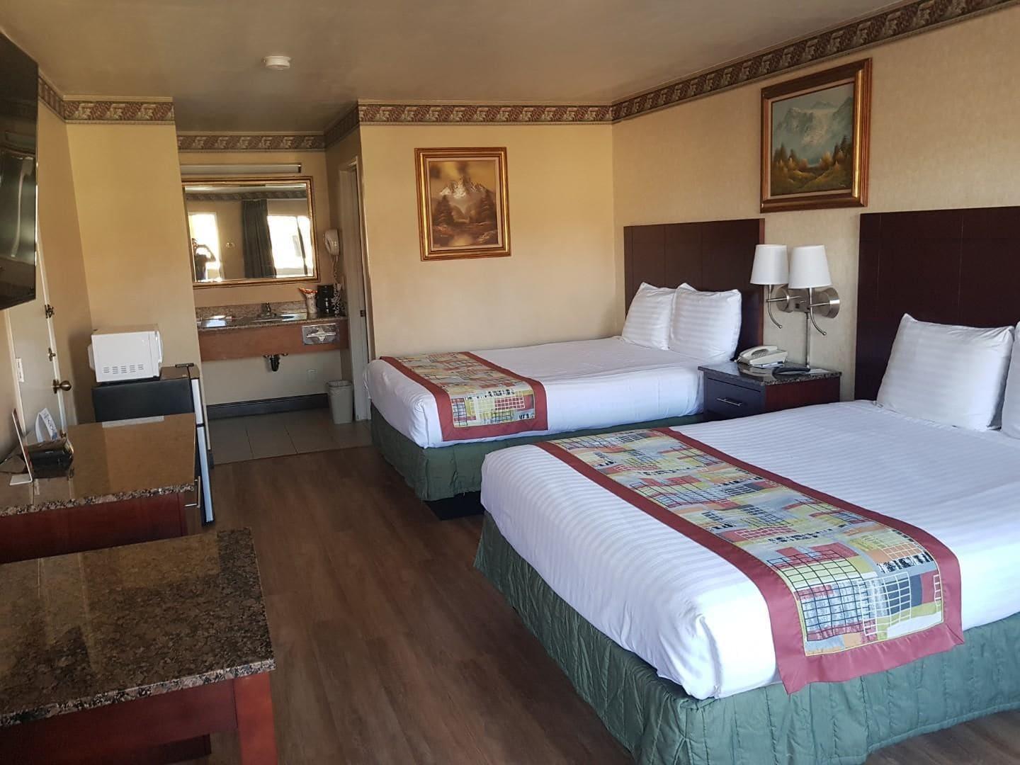 Travelodge By Wyndham Costa Mesa Newport Beach Hacienda Buitenkant foto