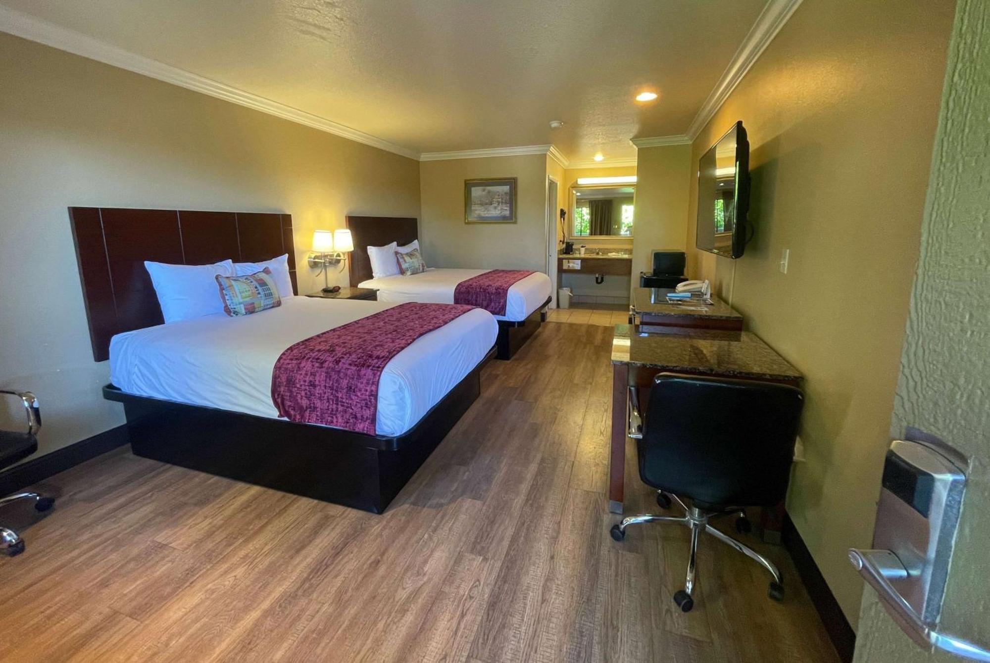 Travelodge By Wyndham Costa Mesa Newport Beach Hacienda Buitenkant foto