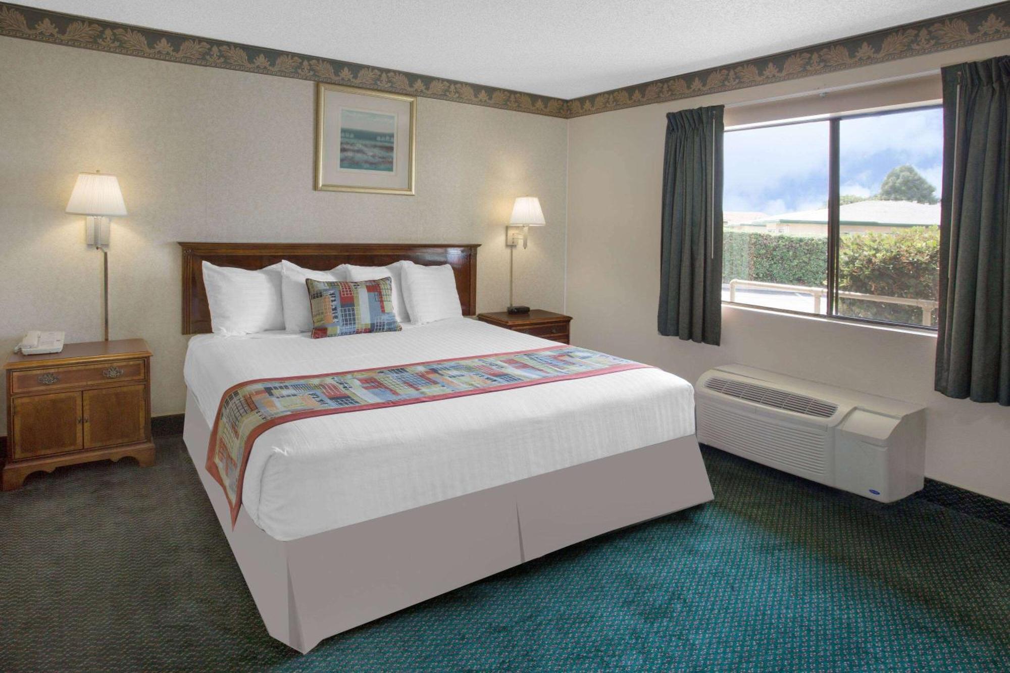 Travelodge By Wyndham Costa Mesa Newport Beach Hacienda Buitenkant foto