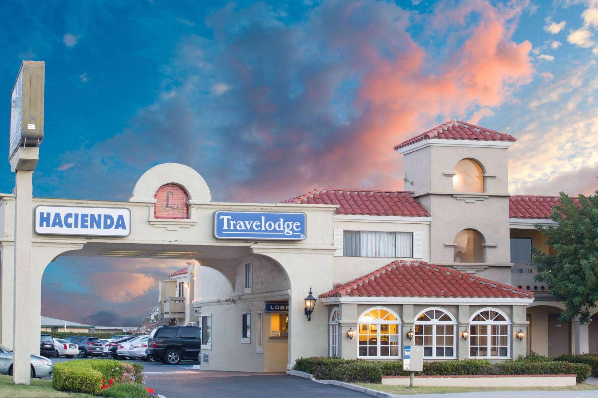 Travelodge By Wyndham Costa Mesa Newport Beach Hacienda Buitenkant foto