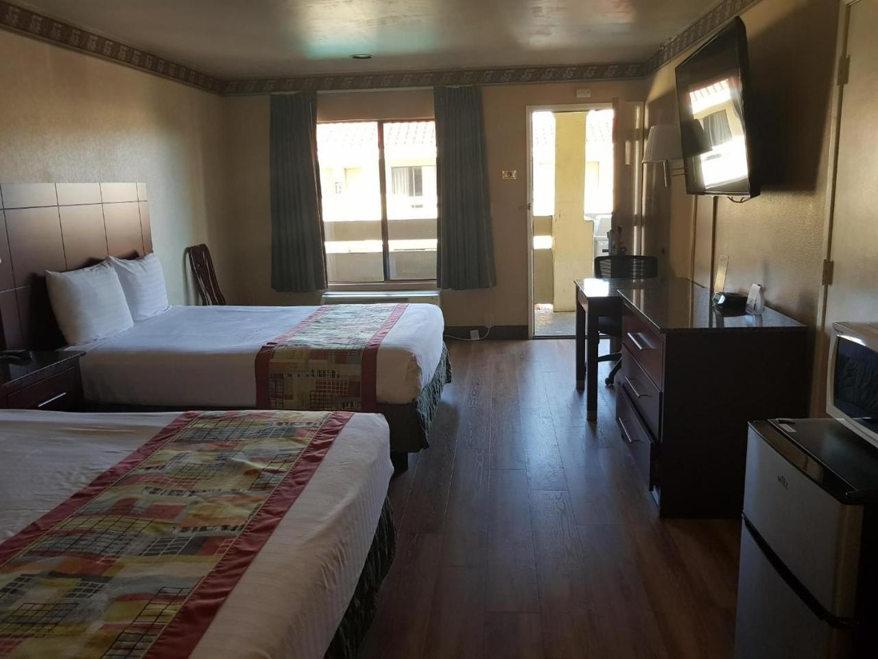 Travelodge By Wyndham Costa Mesa Newport Beach Hacienda Buitenkant foto