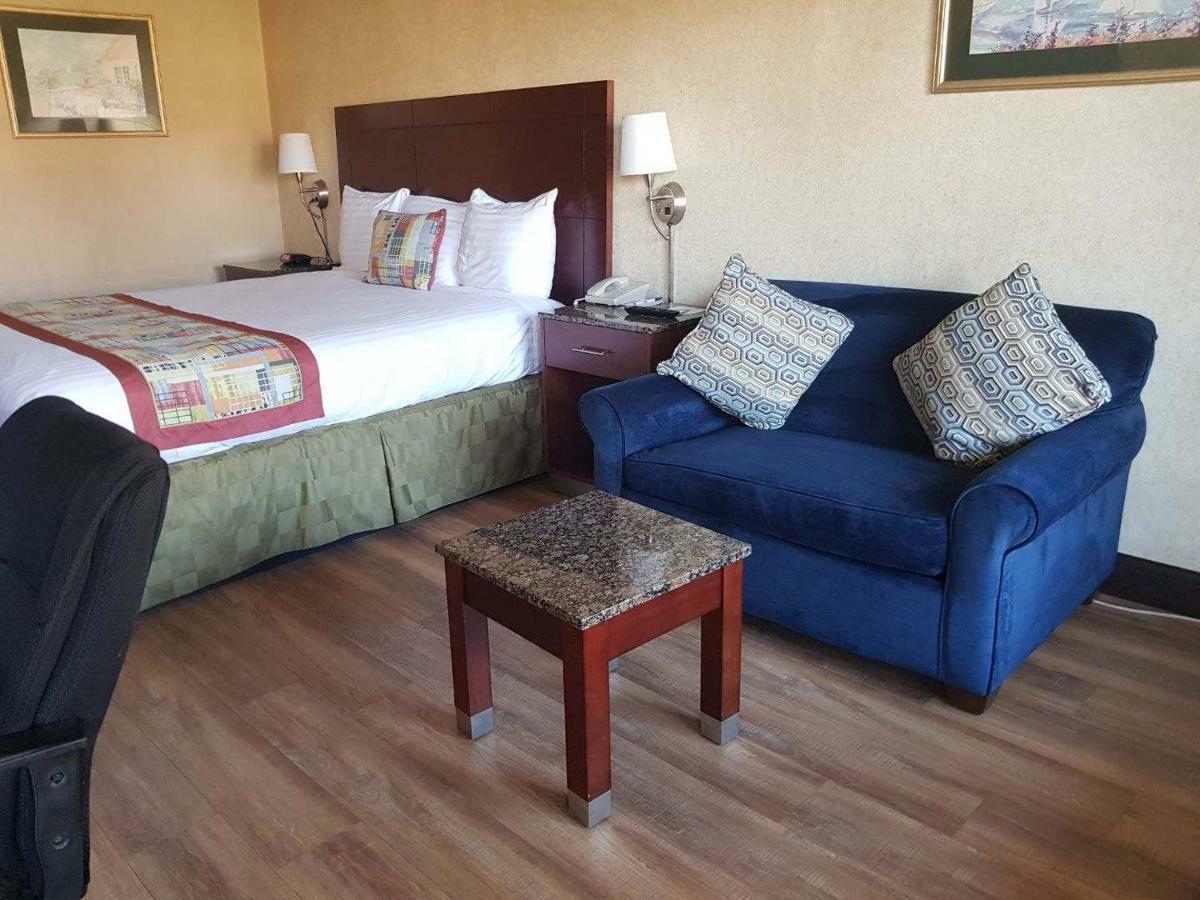 Travelodge By Wyndham Costa Mesa Newport Beach Hacienda Buitenkant foto