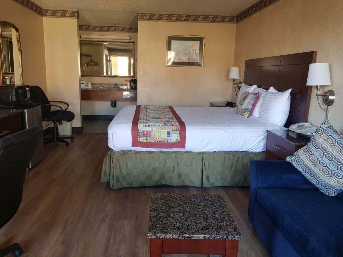 Travelodge By Wyndham Costa Mesa Newport Beach Hacienda Buitenkant foto